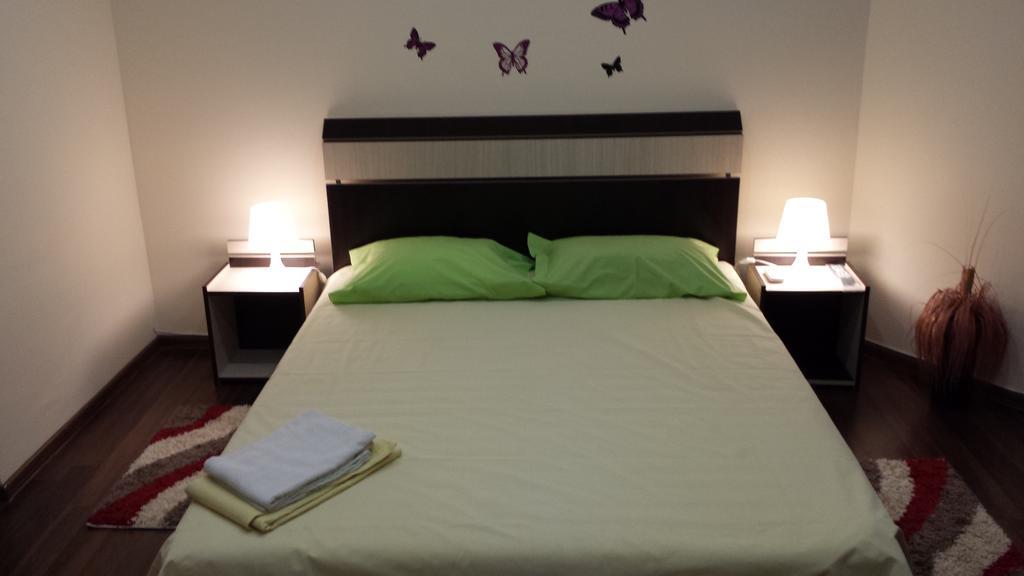 Rent House Universitate Appartamento Bucarest Esterno foto